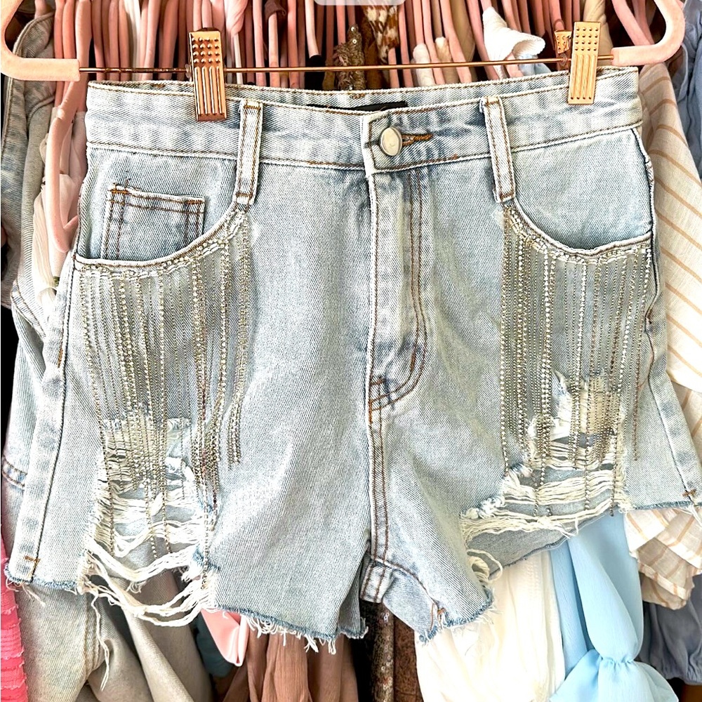 The cutest blue b highwaisted shorts!